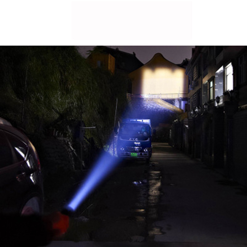 2020 Professional Flashlight T6 Telescopic Zoom Strong Light Long-range LED Focusing Flashlight Outdoor Riding Walking