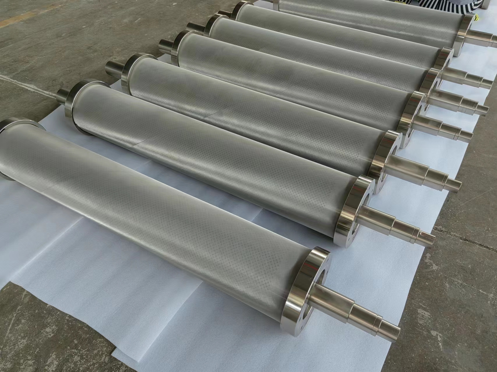 Vacuum Tension Rolls (VTR) also known as Vacuum Pull Rolls (VPR) are hollow rollers with perforated outer shells through