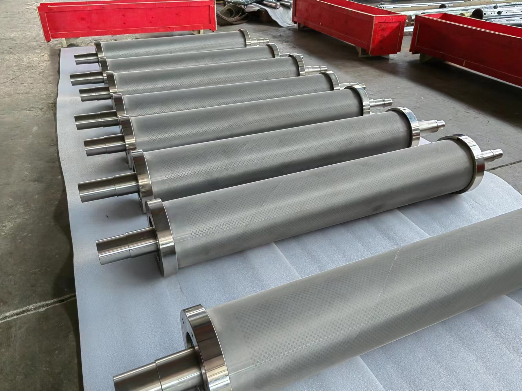 Vacuum Tension Rolls (VTR) also known as Vacuum Pull Rolls (VPR) are hollow rollers with perforated outer shells through