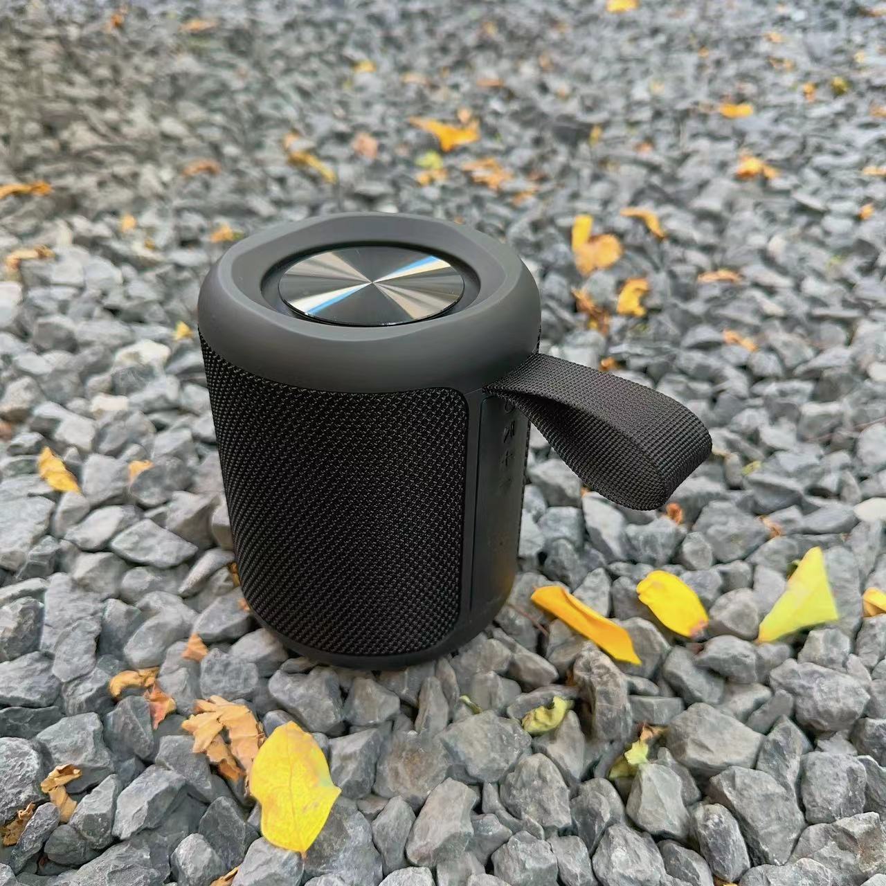 Outdoor 2000mah Powered TWS Rich Bass Waterproof 30W Speaker Mini Portable Bluetooths Speaker