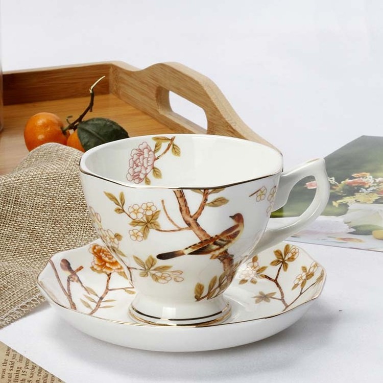 British tazas Luxury Porcelain Floral Tea Cups & Saucers Hand Painted Gold Handle Bone China Coffee Cup And Saucer Set