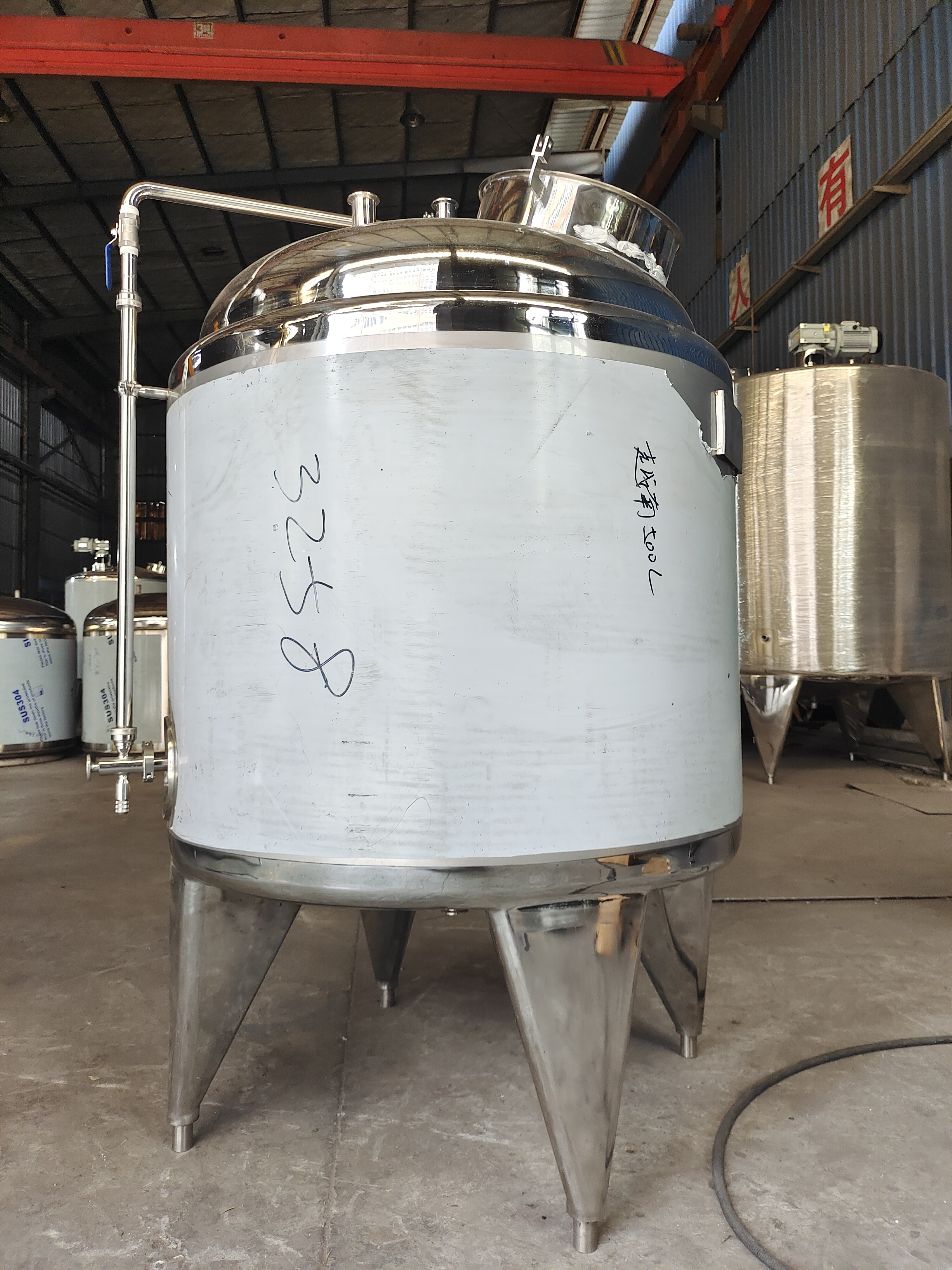 Factory price sanitary customized stainless steel mixing tank with liquid level meter