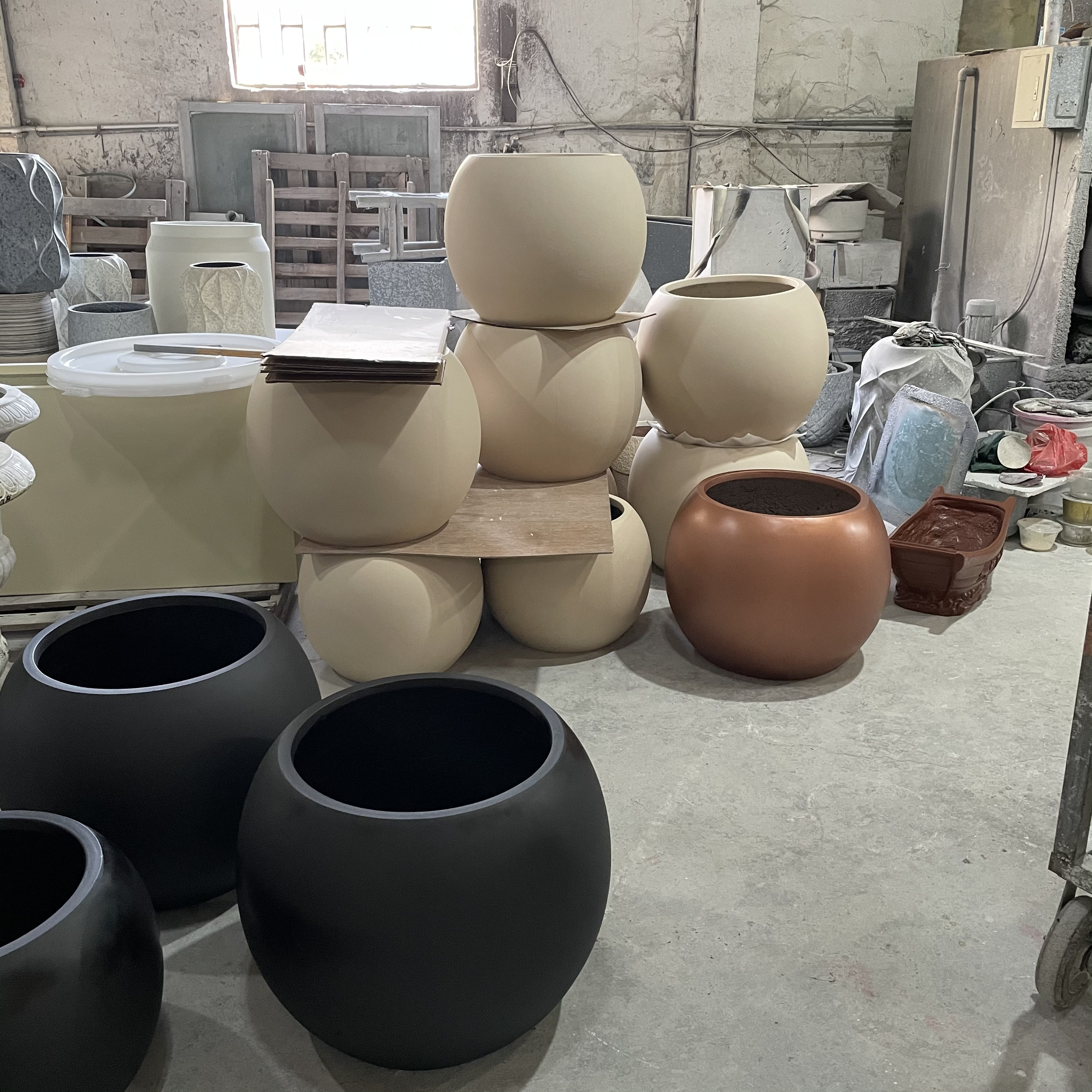 Customized Sphere Decorative Quality Simple Large White Polygon Fiberglass Flower Pots ,fiberglass planter large round