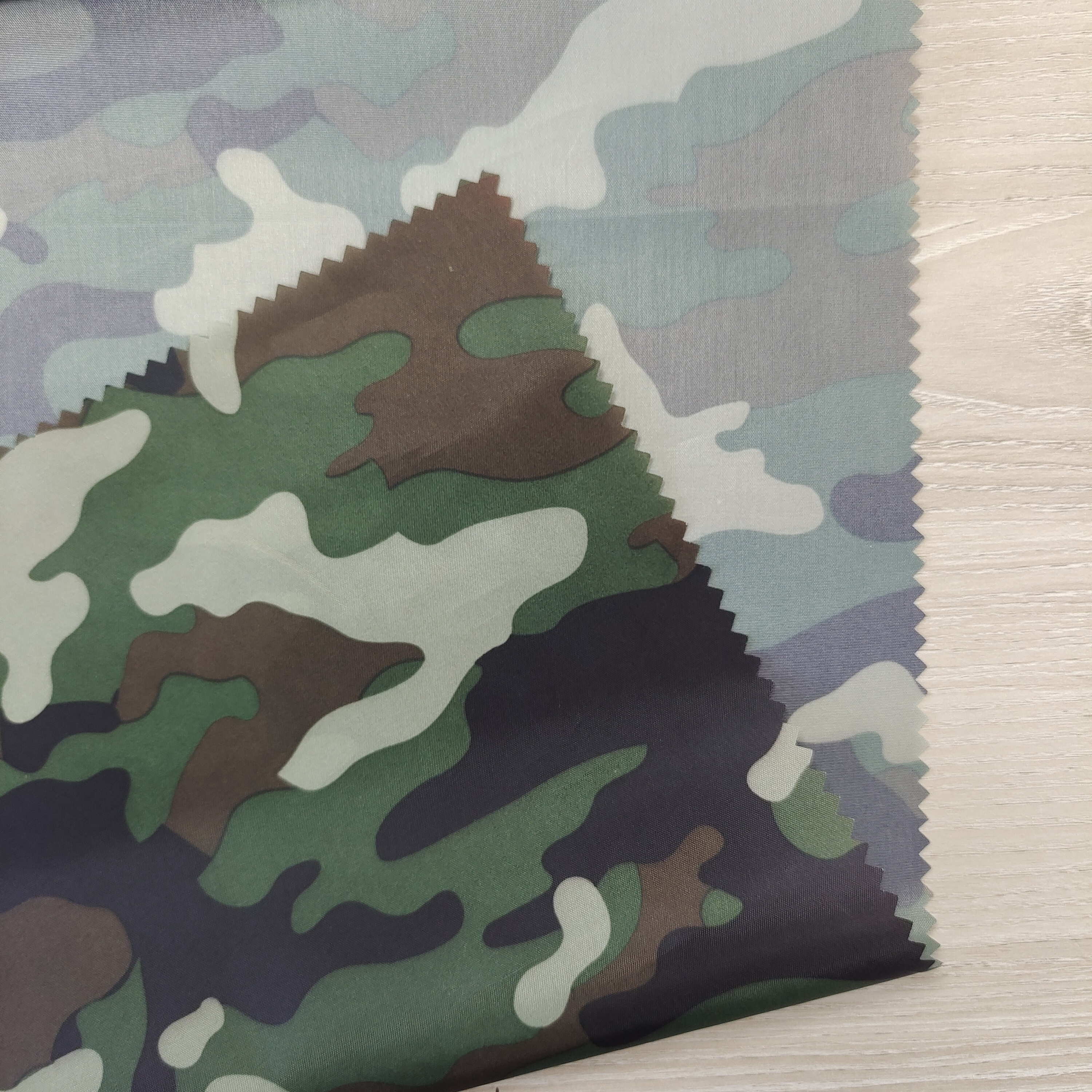 Hot selling 210T camo printed 100% polyester taffeta lining  fabric PA coated waterproof polyester taffeta fabric for jacket