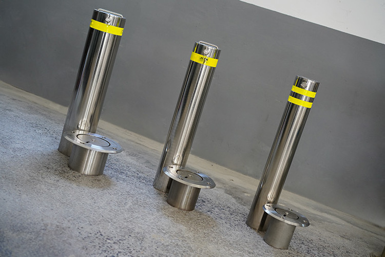 Stainless steel removable parking space bollards for sale bollard barricade