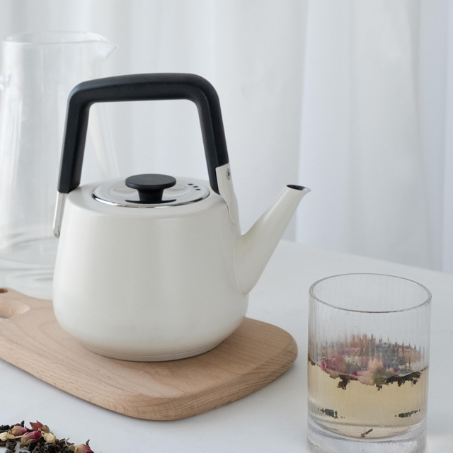 Factory wholesale black and white heat-resistant tea kettle with infuser insulated handle induction gas kettle