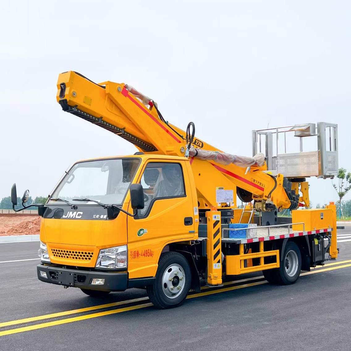 China high altitude operation trucks factory ZORY truck with basket 27 m 28 m 30m man lift truck