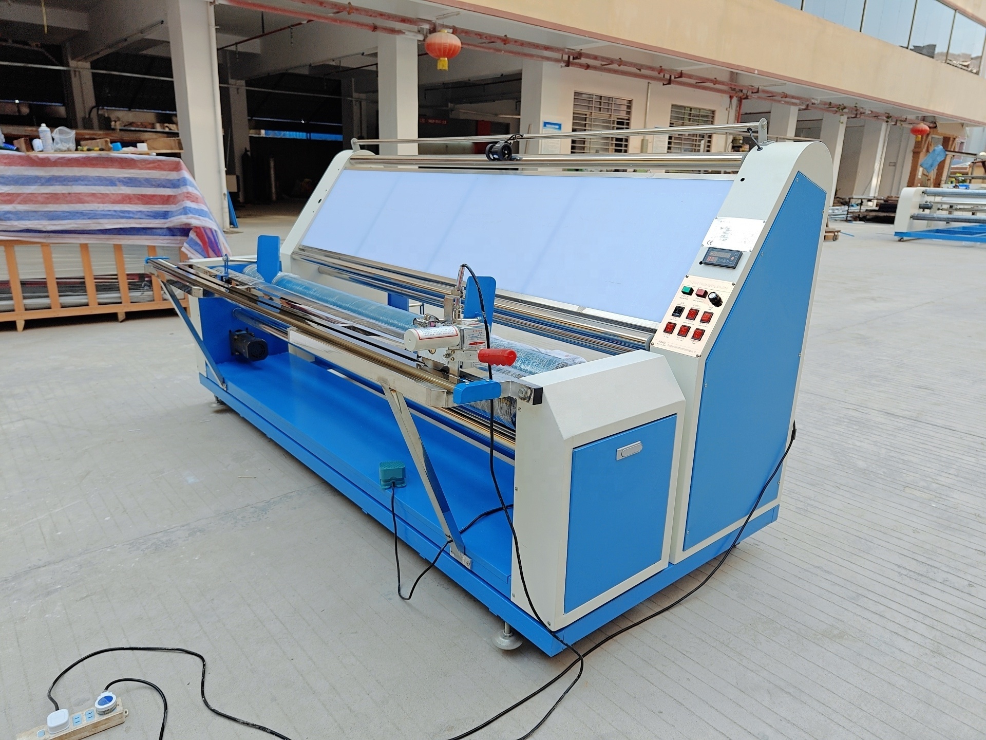 Fabric Rolling Machine with Edge Cutter