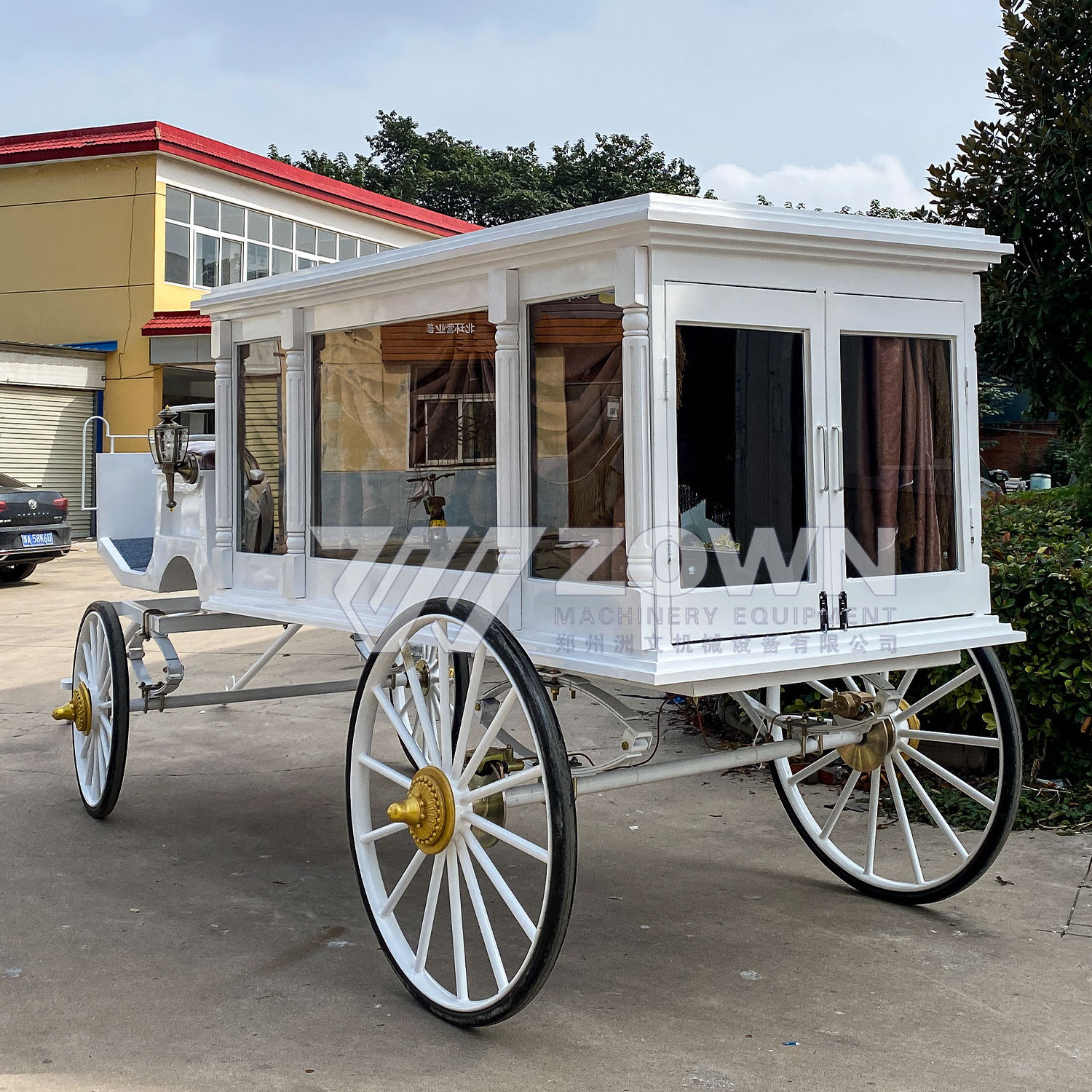 The latest white horse-drawn hearse and carriage, retro white theme horse-drawn hearse, antique white funeral carriage