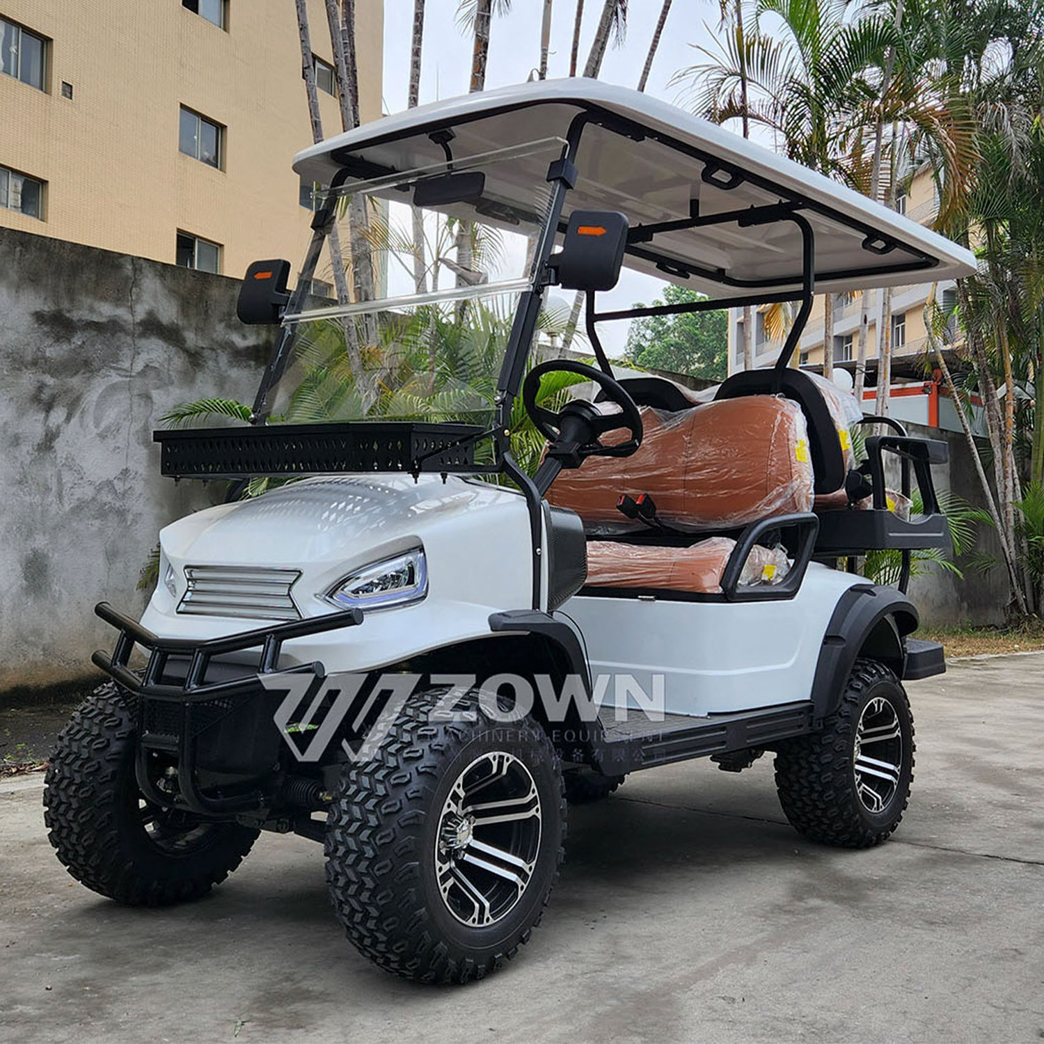 Customized stylish and comfortable golf club cart 2+2 seater electric golf cart