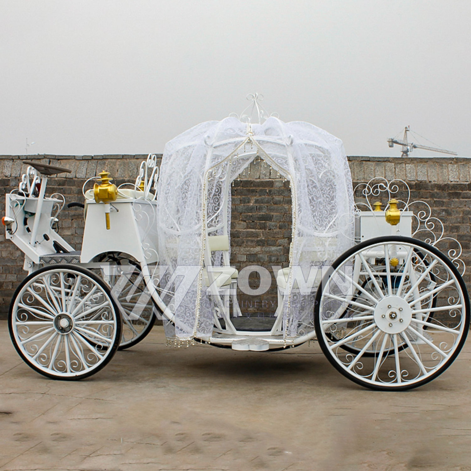 Luxury Classical Pumpkin Horse Wagon cinderella carriage Electric Pumpkin Cart for sightseeing