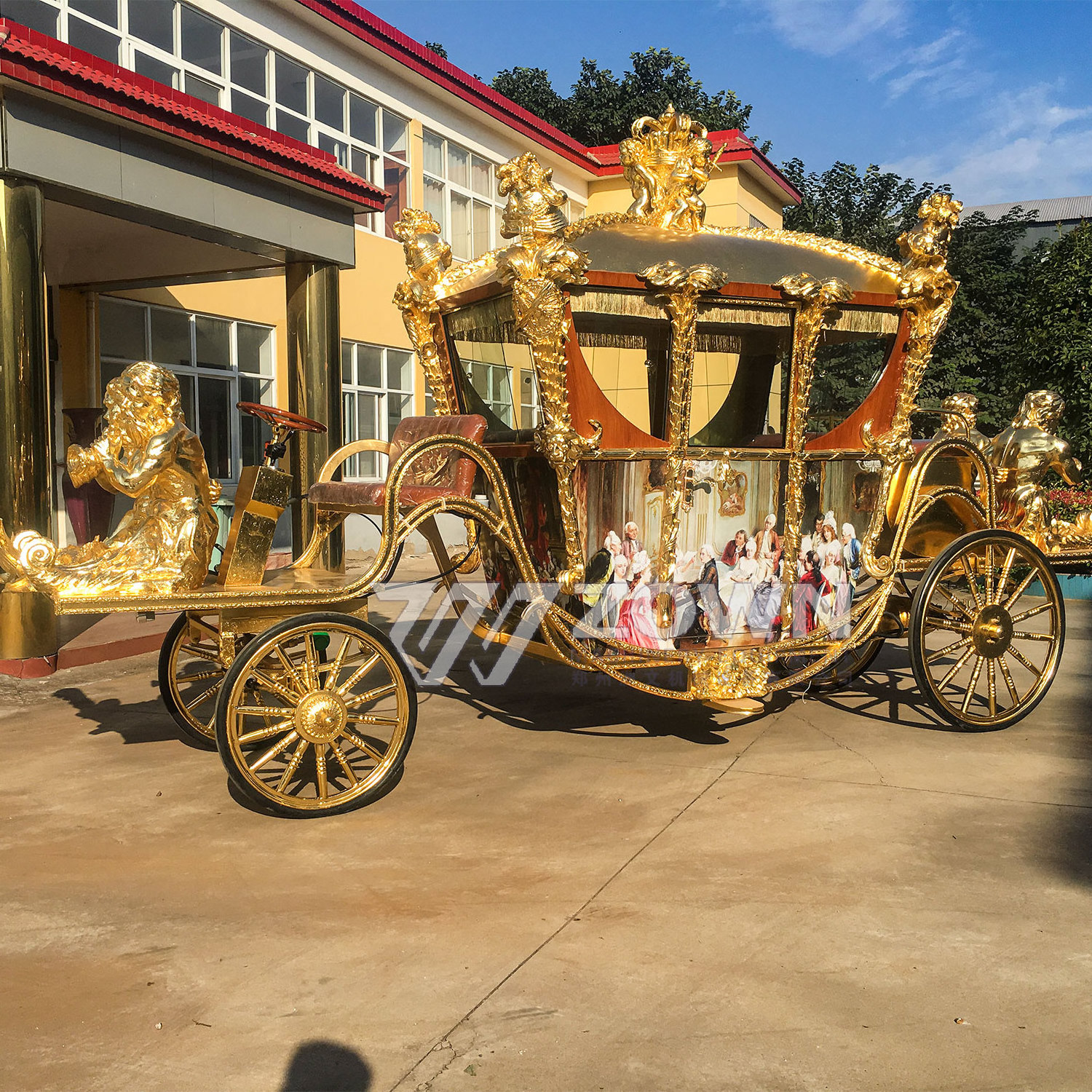 High quality luxury four-wheel electric golden royal coach/tourist Christmas wedding electric carriage