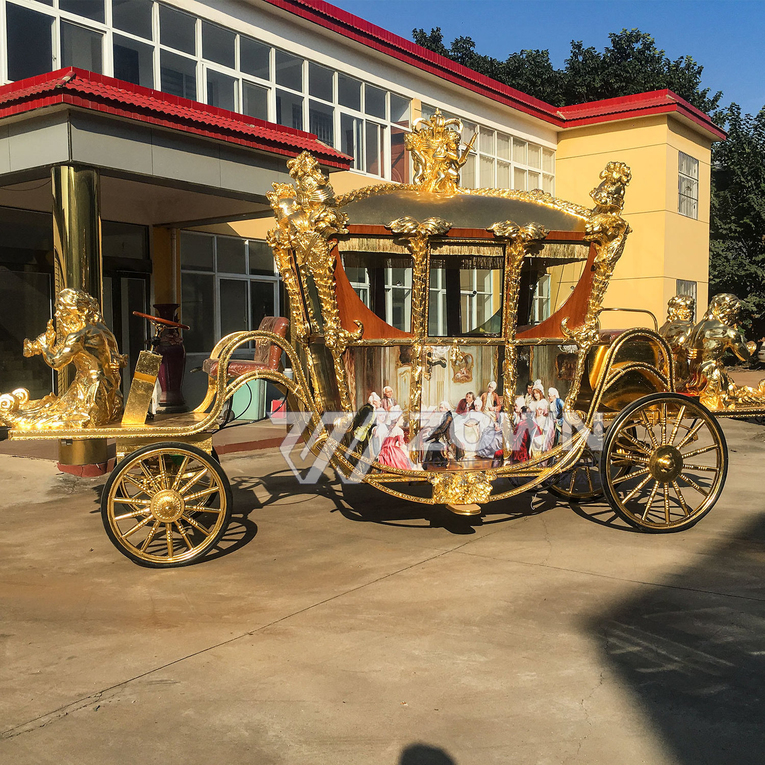 High quality luxury four-wheel electric golden royal coach/tourist Christmas wedding electric carriage