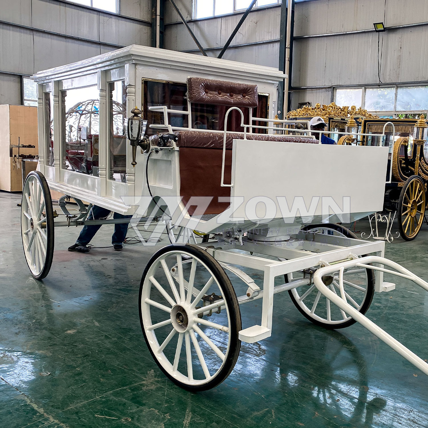 The latest white horse-drawn hearse and carriage, retro white theme horse-drawn hearse, antique white funeral carriage