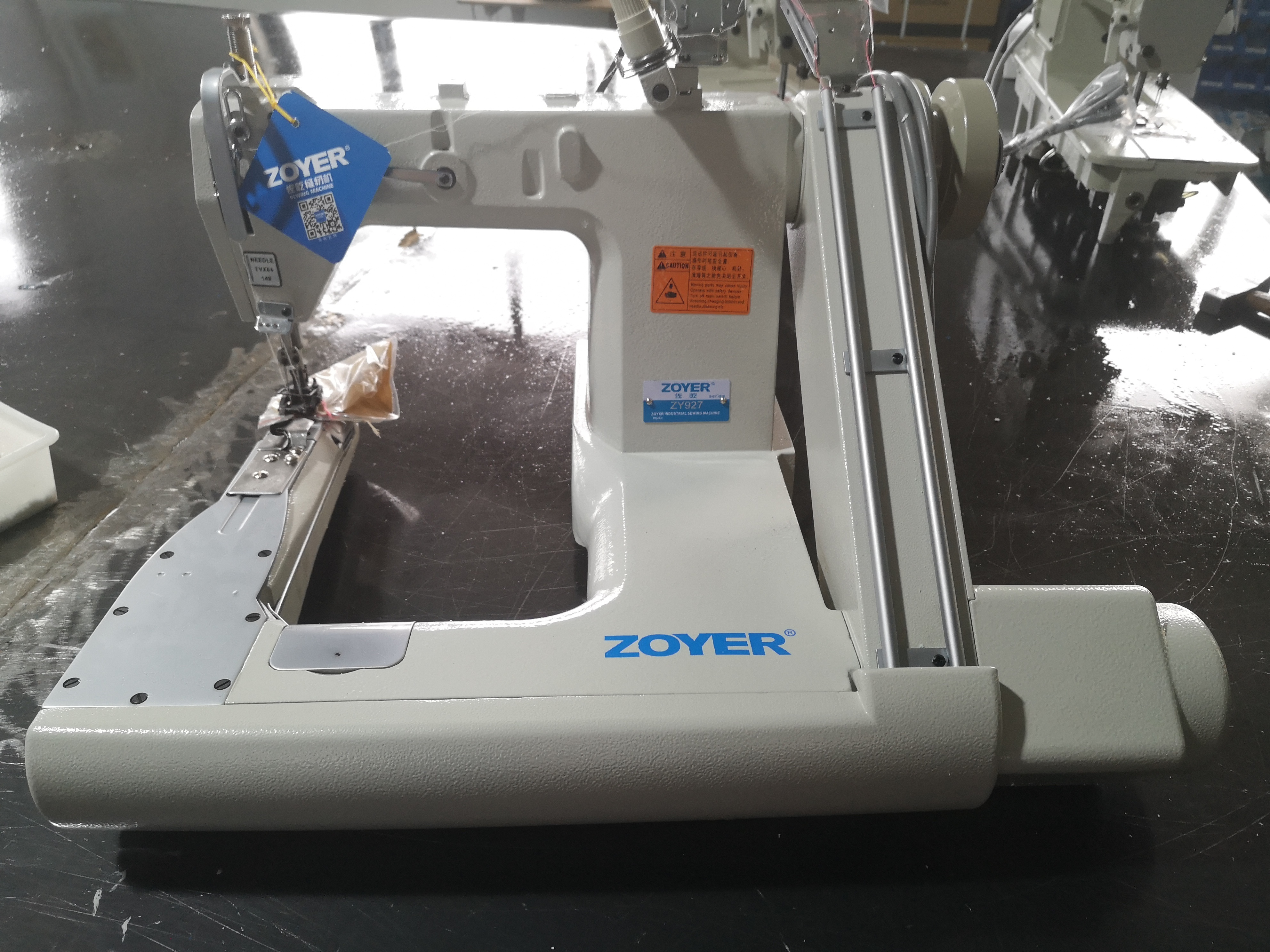 ZY927 Zoyer Double Needle Feed-off-the-arm Chain Stitch Sewing Machines with the special cantilevered cylinder-type