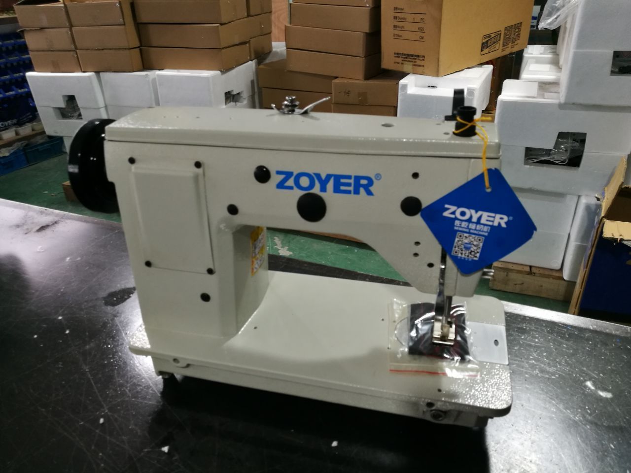 ZY-20U Series Zigzag Sewing Machine With a swing of the needle bar, clockwise to counter-clockwise unit and folding device