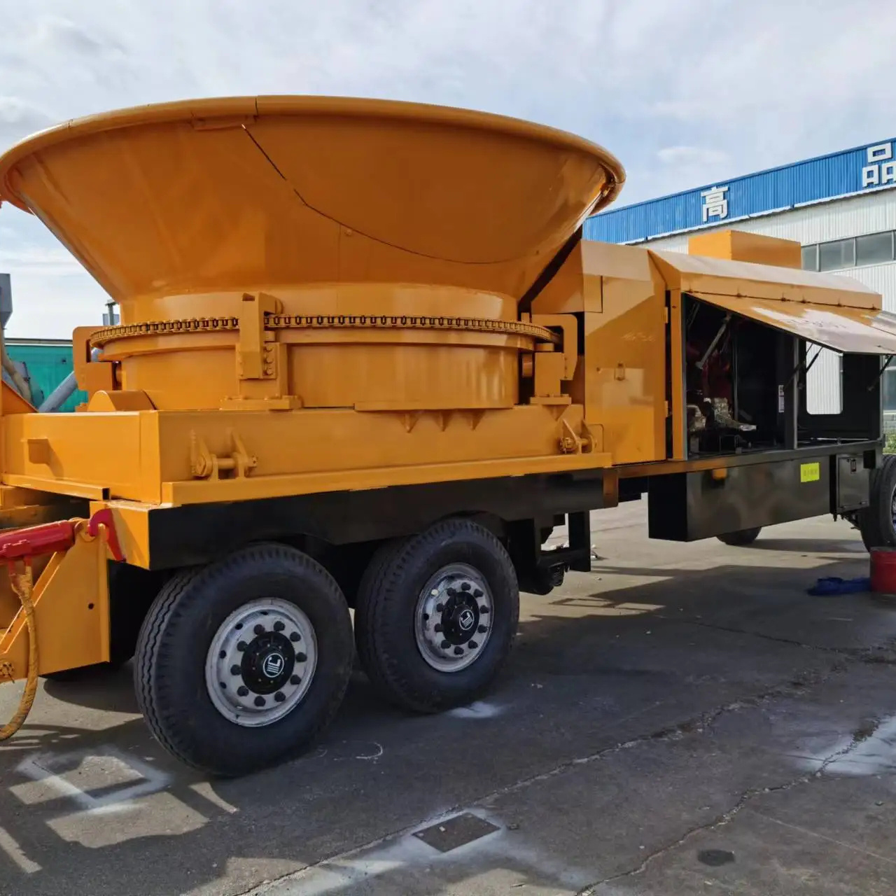 Tub Grinders for crushing tree root and wood log