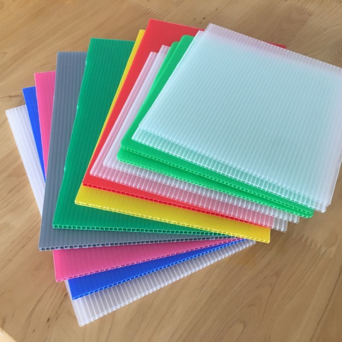 pp corrug corrugated plastic hollow sheet board 4mm 3mm 1mm  0.5mm rigid polypropylene sheet lightweight pp plastic sheets