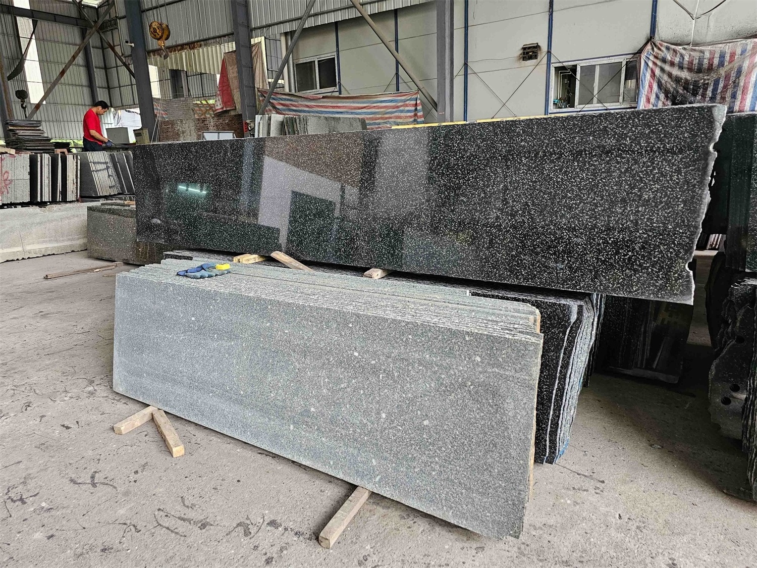 BOTON STONE Chinese Wholesale Price Bar Top Granite Flooring Tiles Polished Green Slabs Granite Stone