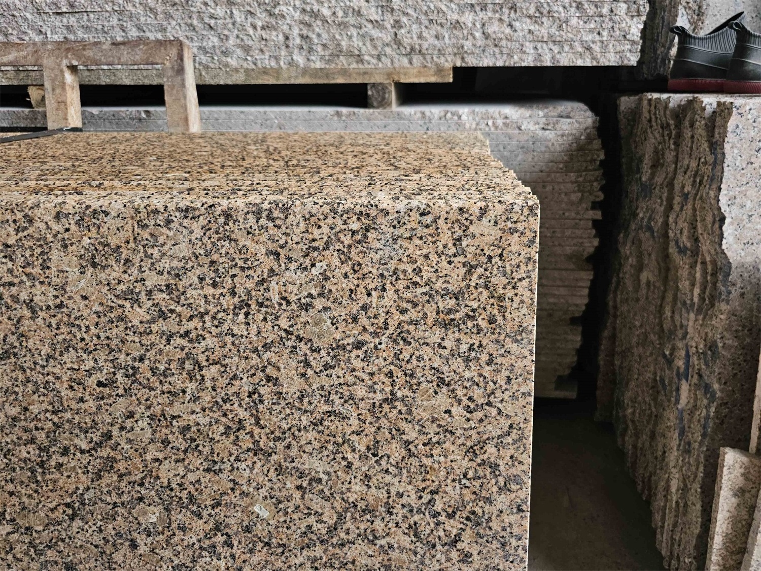 BOTON STONE Wholesale Price Natural Stone Countertop Slabs Gold Polished Granite Tile