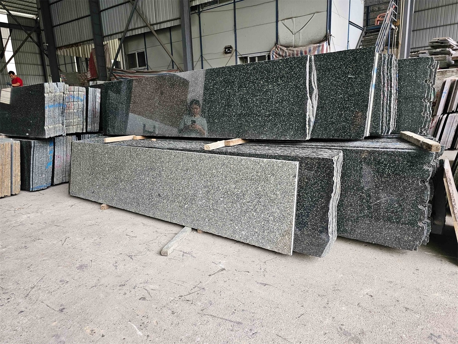 BOTON STONE Chinese Wholesale Price Bar Top Granite Flooring Tiles Polished Green Slabs Granite Stone