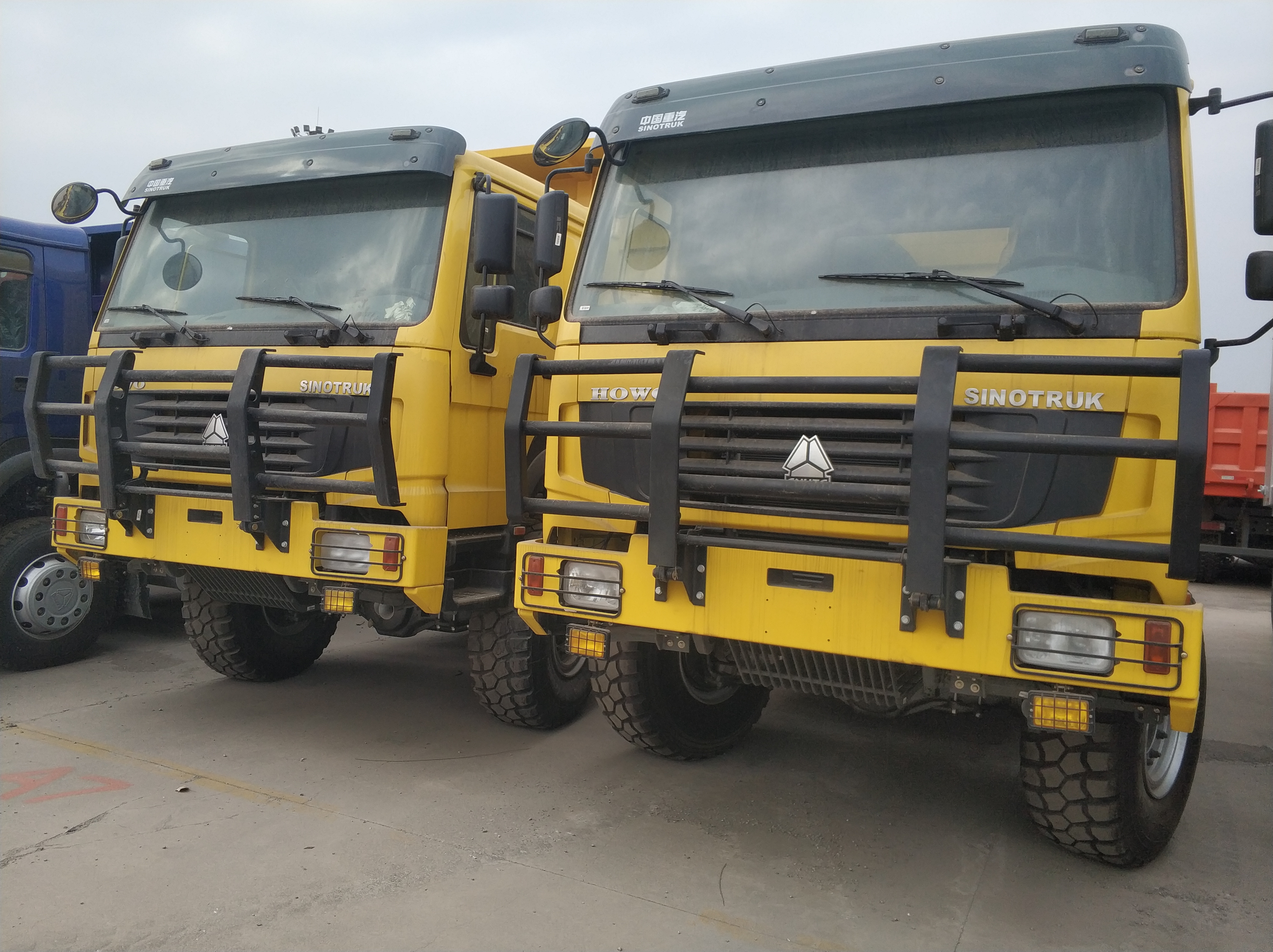 SINOTRUK HOWO 40 tons 6x6 dump truck