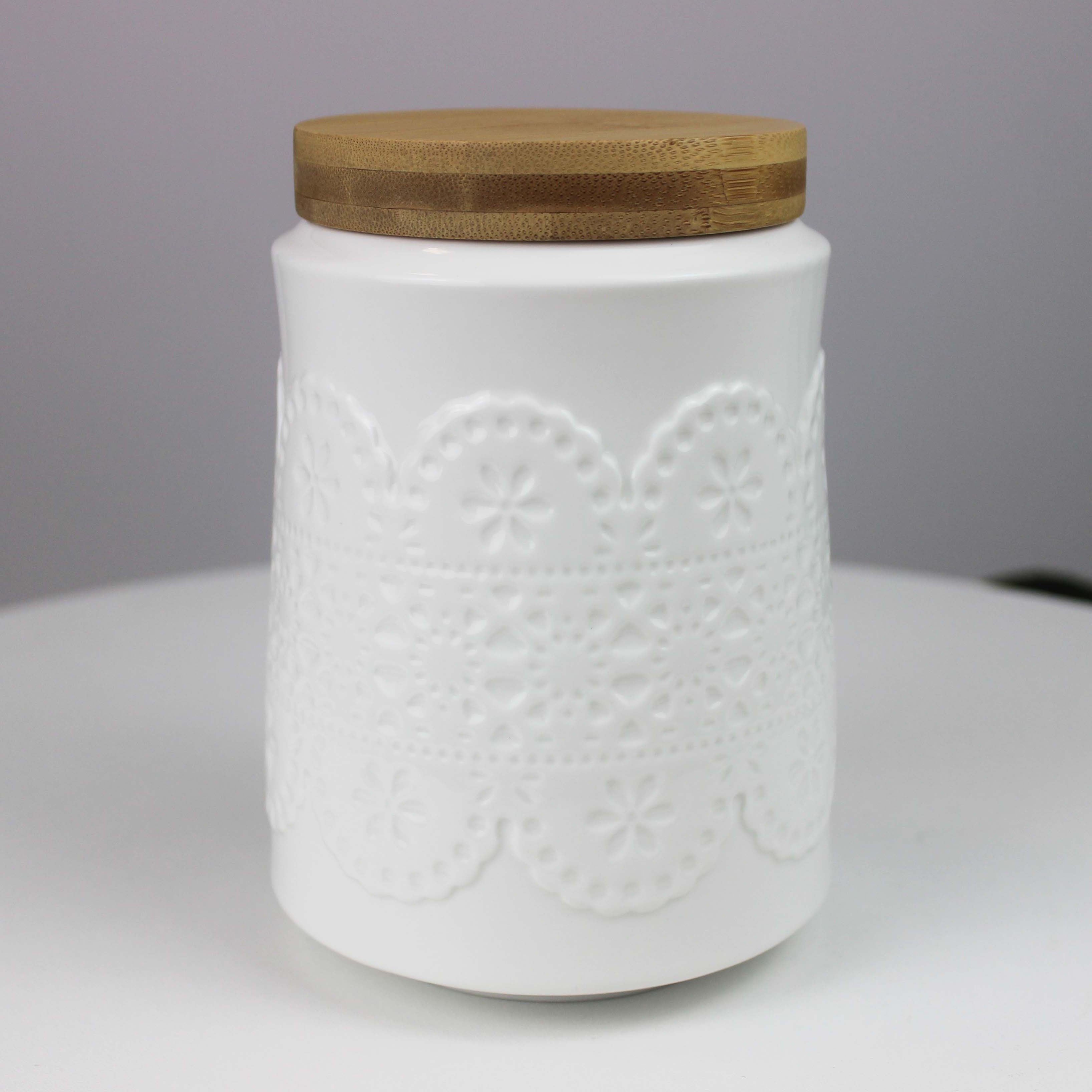 Home Goods White Embossed Floral Pattern Ceramic Cookie Container Bamboo Lid Sealed Cookie Jar