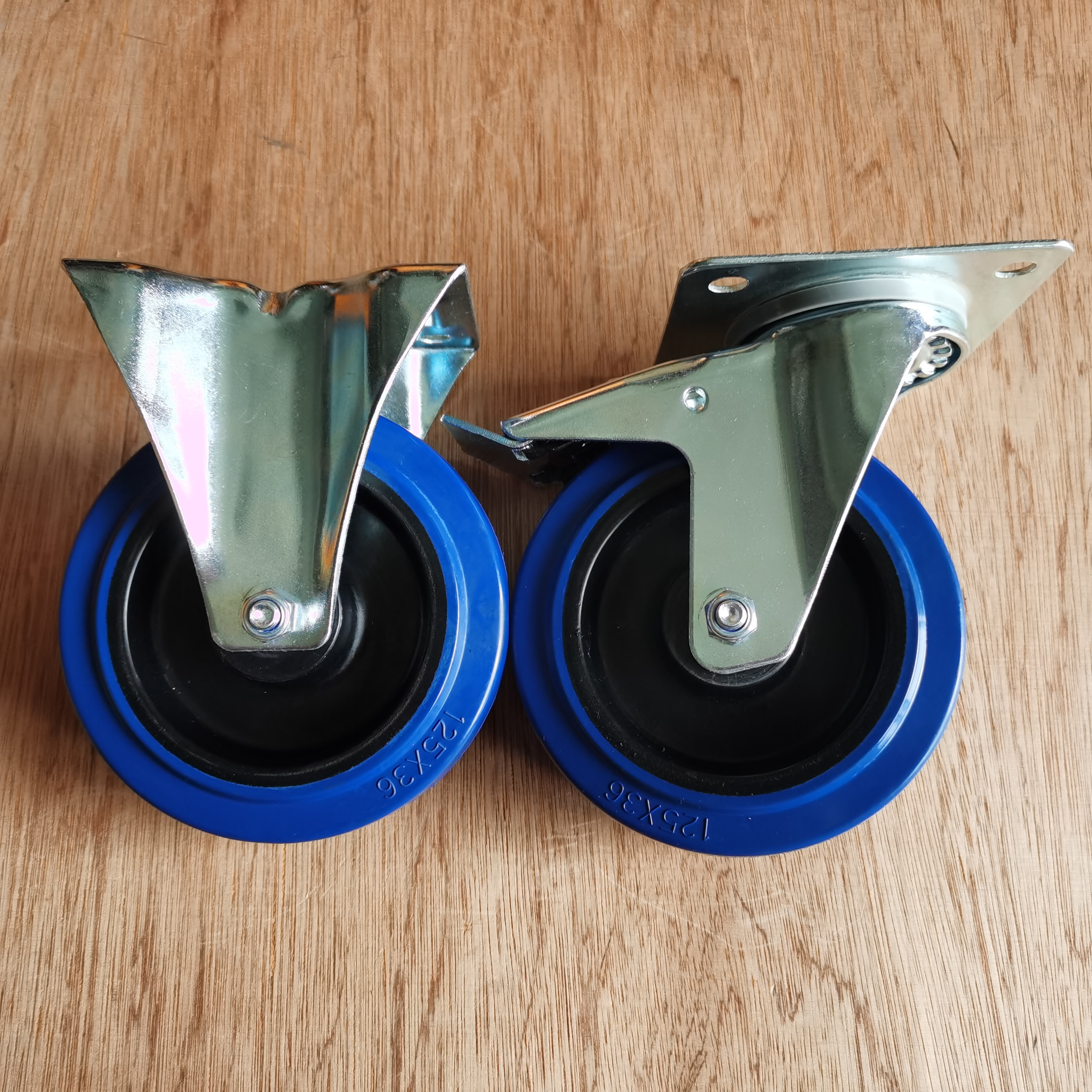 European Medium Duty Plate Roller Bearing Caster Black Nylon Core with Blue Elastic Rubber Wheel Load 100/150kg/200/400kg