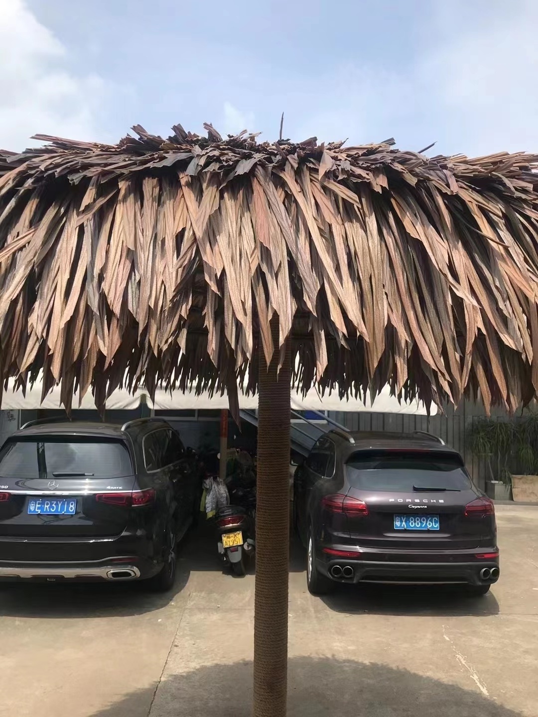 High Quality Maldives Artificial Thatched Palm Leaf Synthetic Straw Thatch Umbrella Paja Roof Kraft Paper Stainless Steel 1PCS