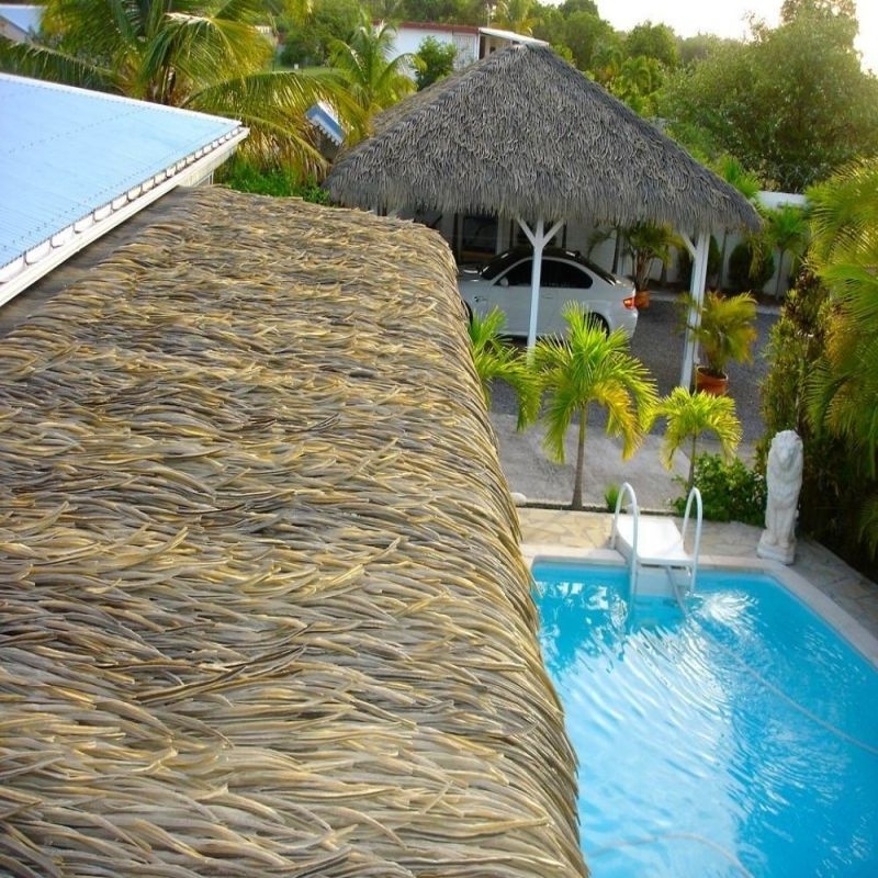 Factory Synthetic Plastic Roof Tiles Palm Pe African Palapa Sedum Grass Korean Pvc Artificial Thatch Roll