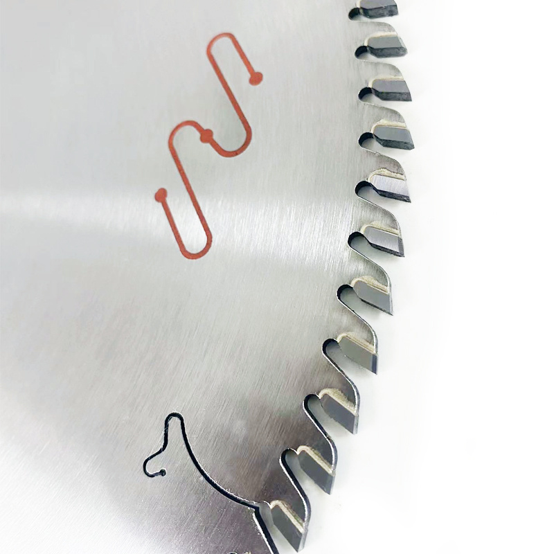 Circular Saw Blade With Carbide Tipped Rakers Wipers Slot For Wood With Ice