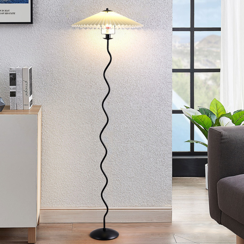 Whosale luxury pleated umbrella wrought iron floor lamp whit fabric shade living room bedroom corner standing floor lamp