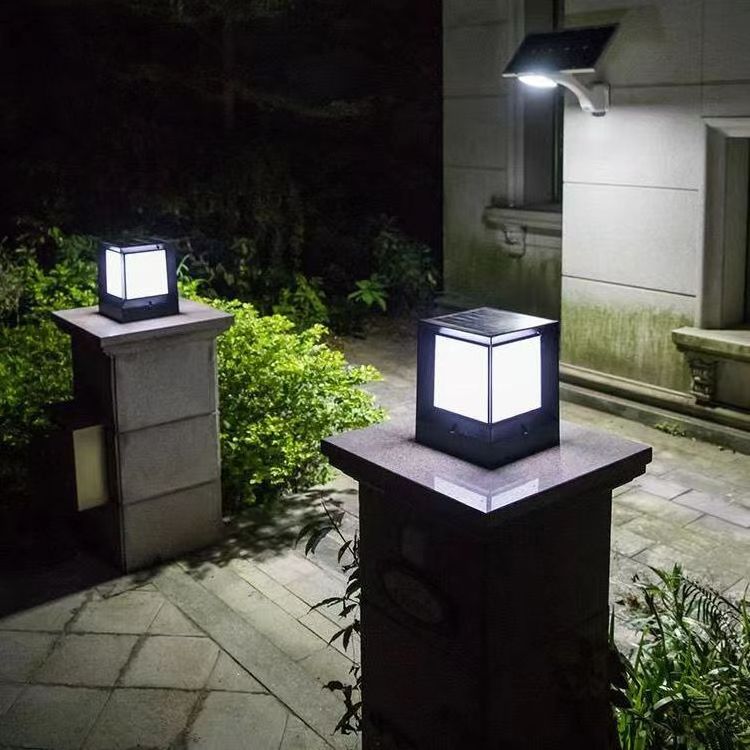 New Retro Waterproof IP65 Solar Post Fence Lamp Outdoor Main Gate 3.2v Solar Pillar Light Solar Powered Garden Lights