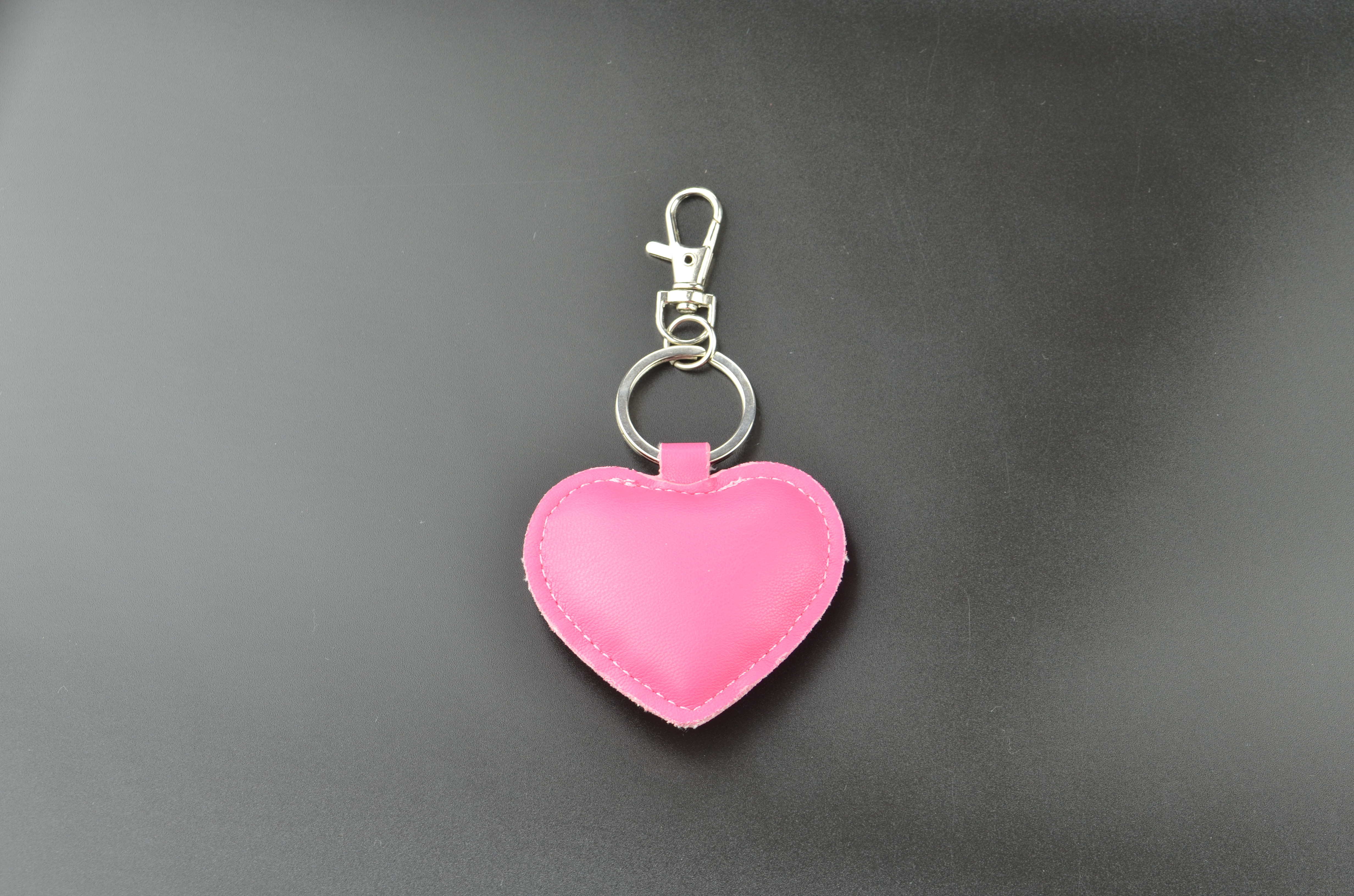 Wholesale Leather Loop Keychain Heart Circle Shape Custom Metal Fancy Key Ring Heart Shape Key Ring