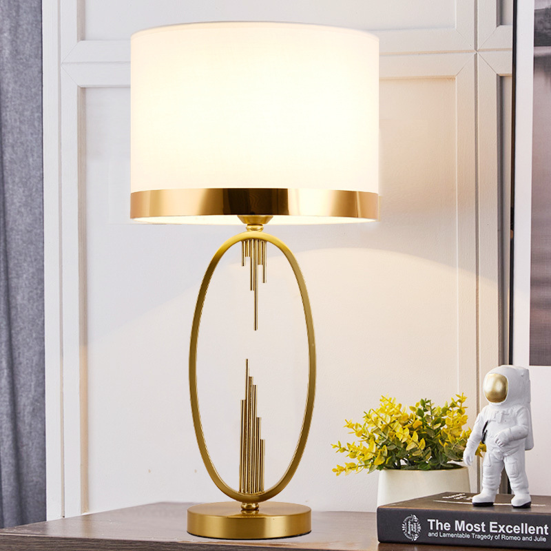 Simple Modern Light Luxury  Decorate Living Room Table Lamp