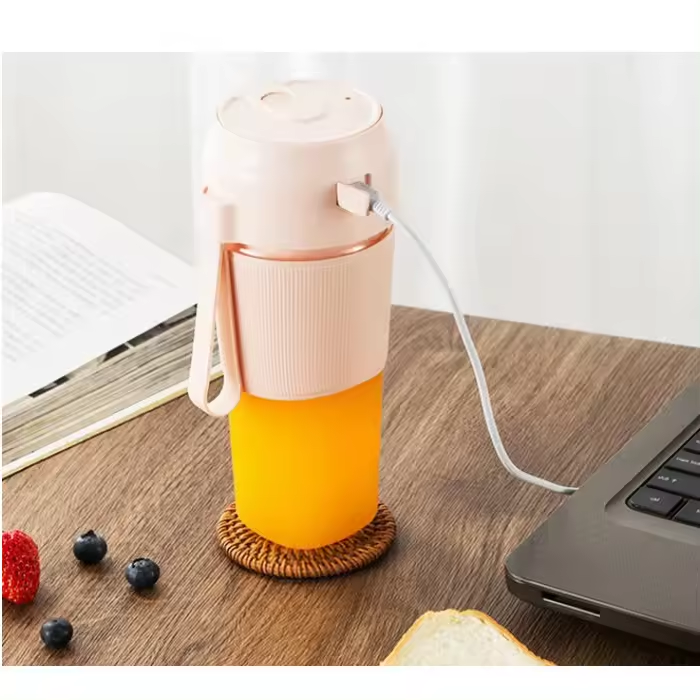 Fast delivery mini portable juicer cup electric blender 300ml bottle electric fruit juicer mixer grinder machine