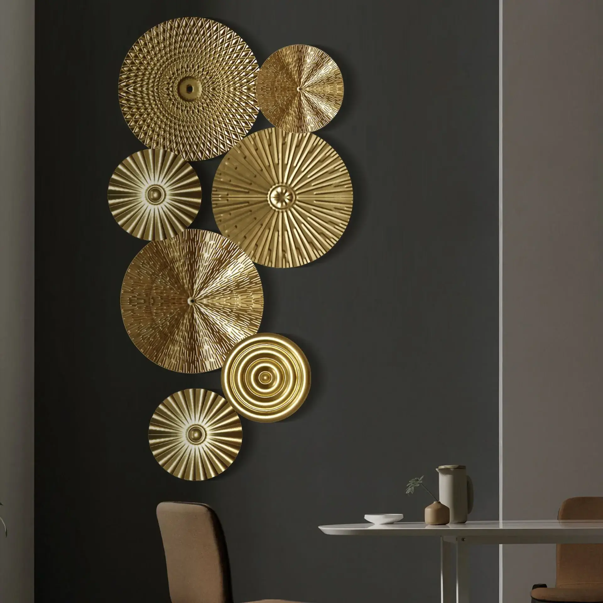 Luxury Round Golden Wall Decoration Hanging Creative Golden Metal Irregular Wall Disc Retro Style Home Decor Wall Pendants