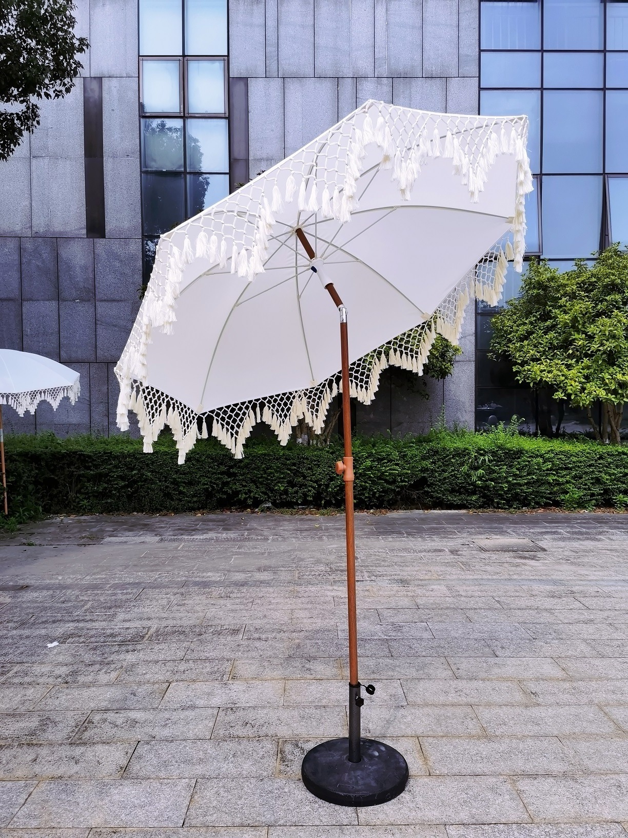 Outdoor parasol beach umbrella with tassel rope leisure white patio garden open air outdoor cafe sun umbrella