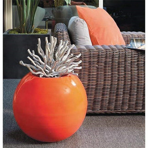 Factory direct sales light weight high strength decorative round fiberglass ball flower pots planter for garden and home