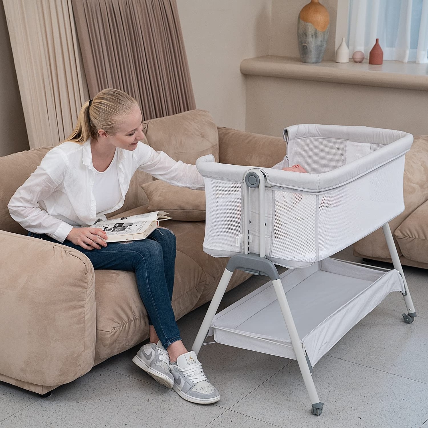 In stock baby sleeping crib rocking cradles bedside beds Easy Folding Bedside Crib with 100% Breathable  Co-Sleeping for Newborn