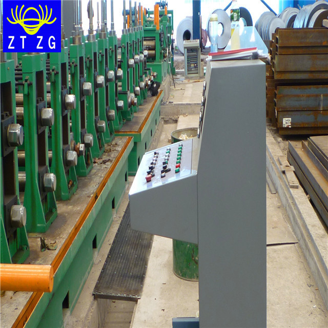 ERW pipe forming mill and flying cutoff machine