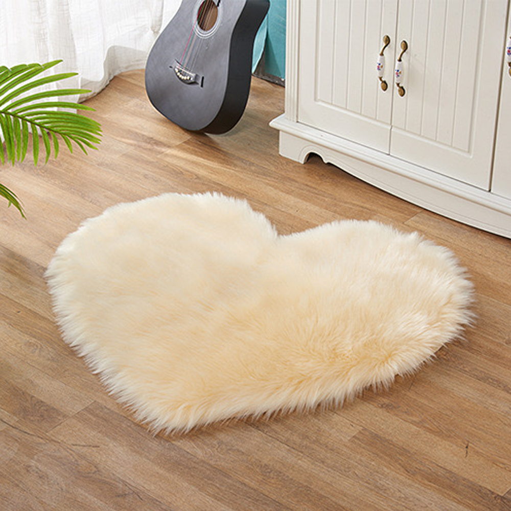 fuzzy plush rug for dorm Heart shaped soft and comfortable plush carpet for living room and bedroom