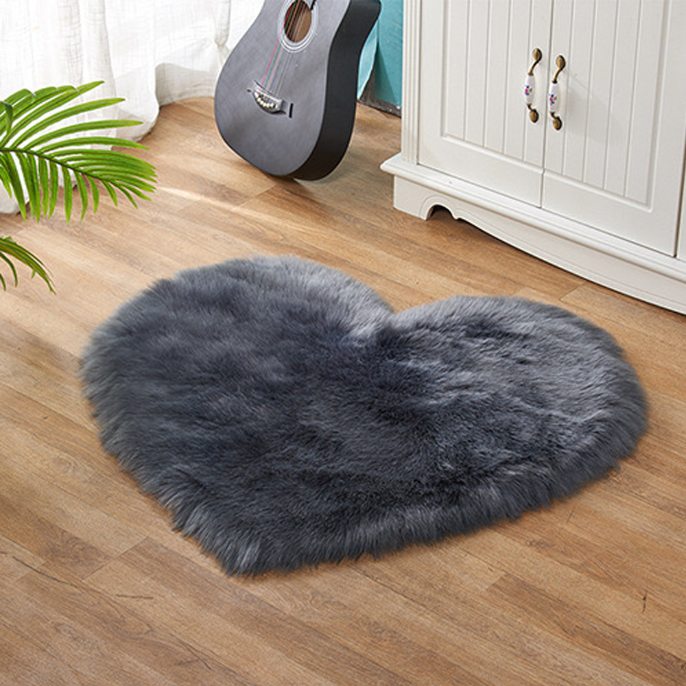 Heart shaped soft and comfortable plush carpet for living room and bedroom carpet home for living room washable reversible