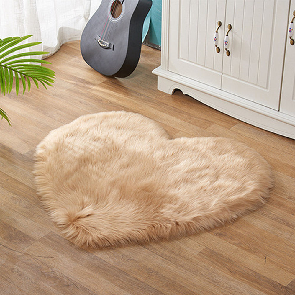 fuzzy plush rug for dorm Heart shaped soft and comfortable plush carpet for living room and bedroom