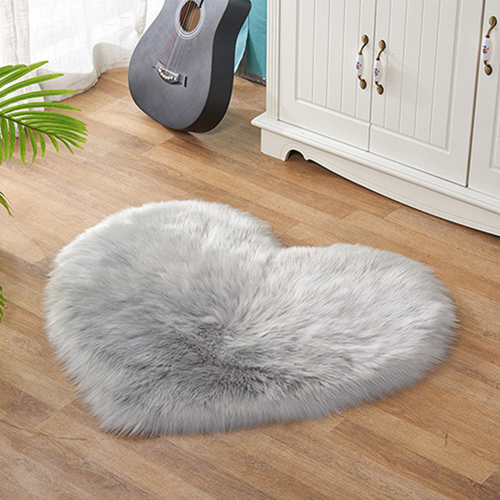 Heart shaped soft and comfortable plush carpet for living room and bedroom carpet home for living room washable reversible