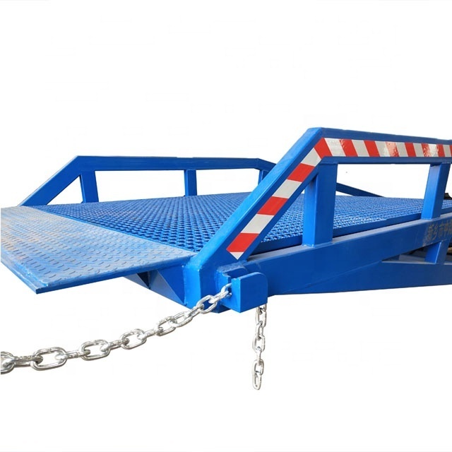 Portable Boarding Bridge For Easy Loading Without Power Supply Hydraulic Loading Ramp For Forklift