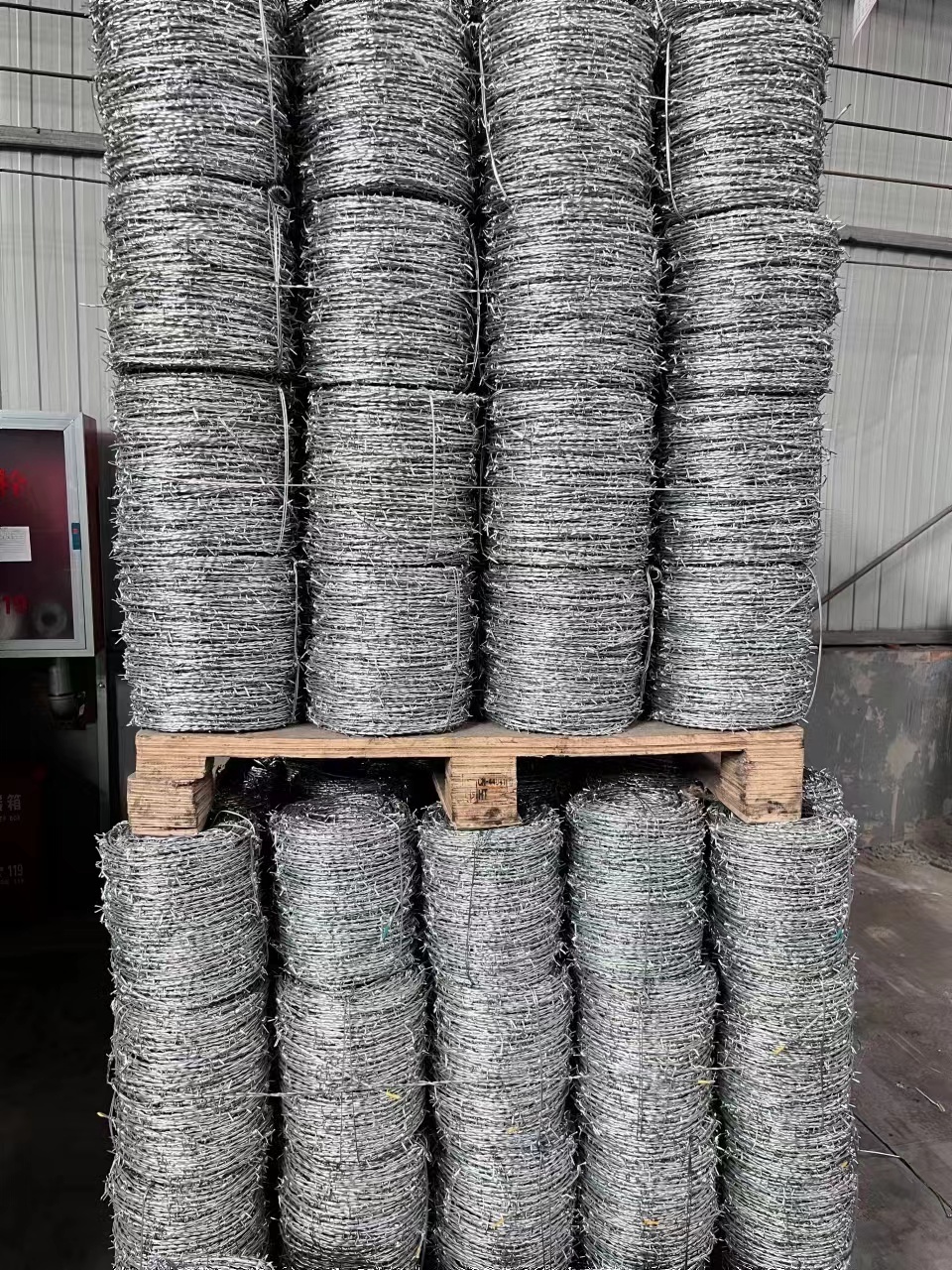 low price electro galvanized Barbed iron wire Mesh Hot-dipped Gi Steel Barbed Wire Roll Price High Tensile Iron Wire