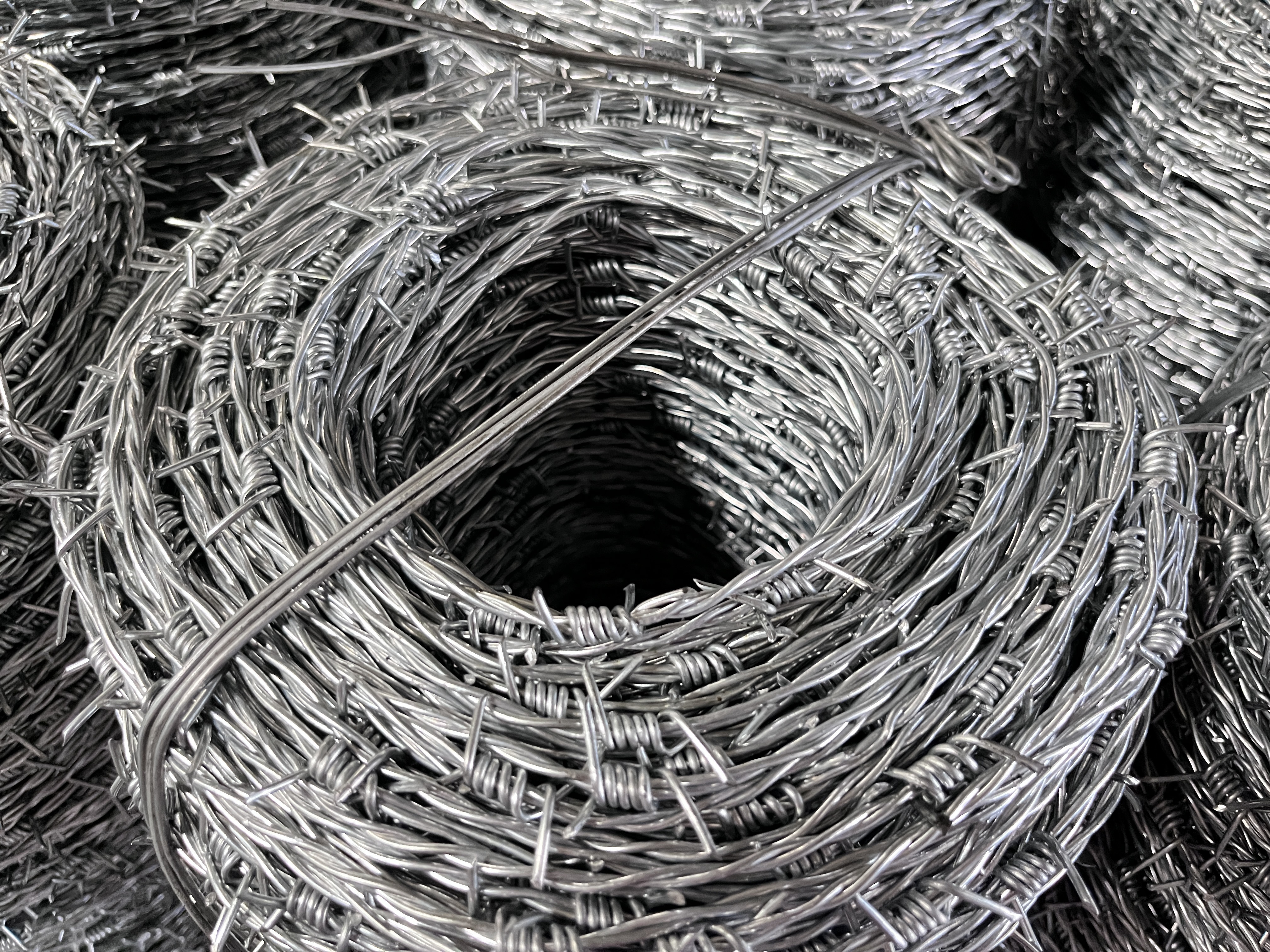 low price electro galvanized Barbed iron wire Mesh Hot-dipped Gi Steel Barbed Wire Roll Price High Tensile Iron Wire