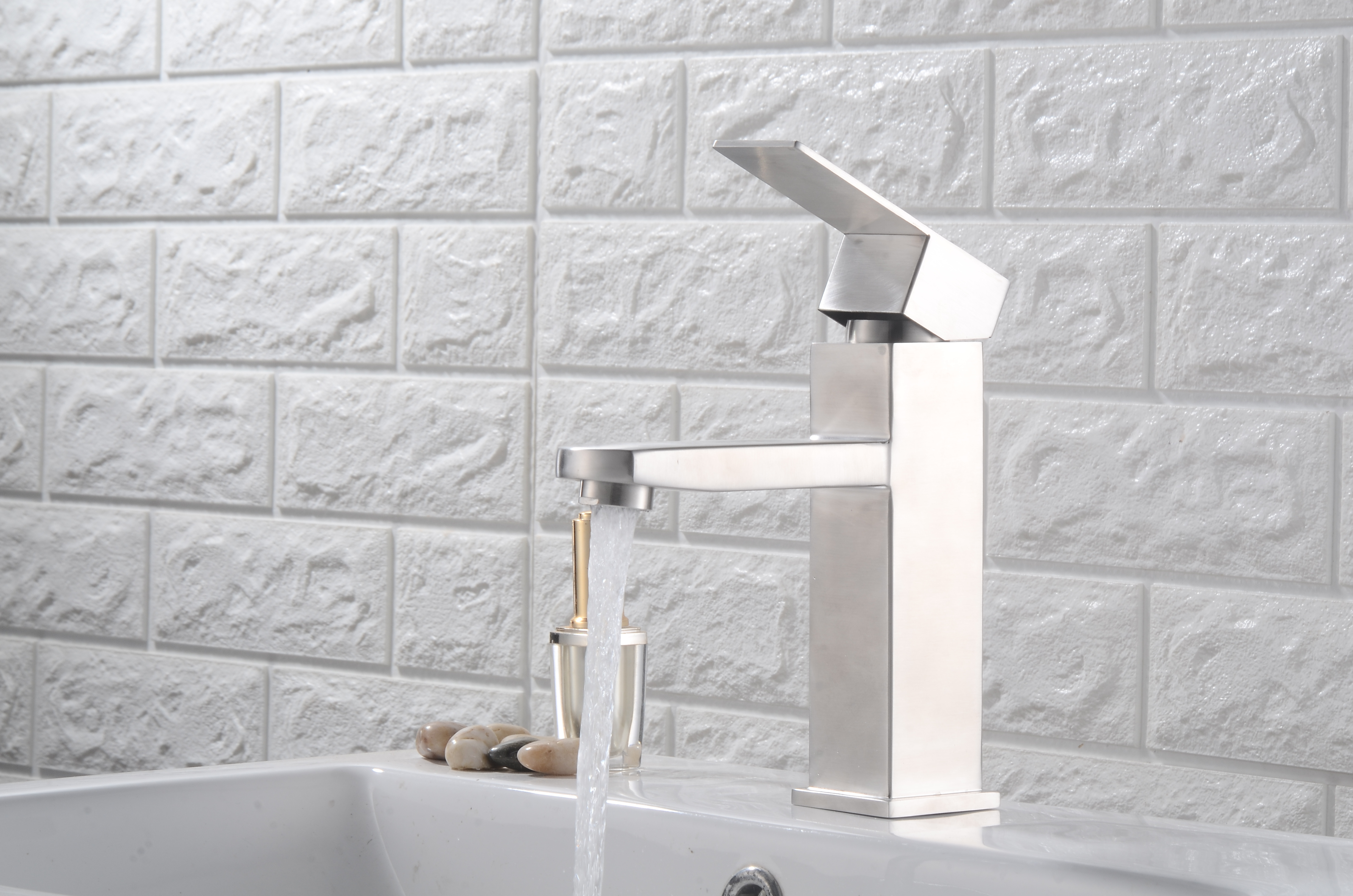 Stainless steel wire drawing single hot and cold square bathroom faucet