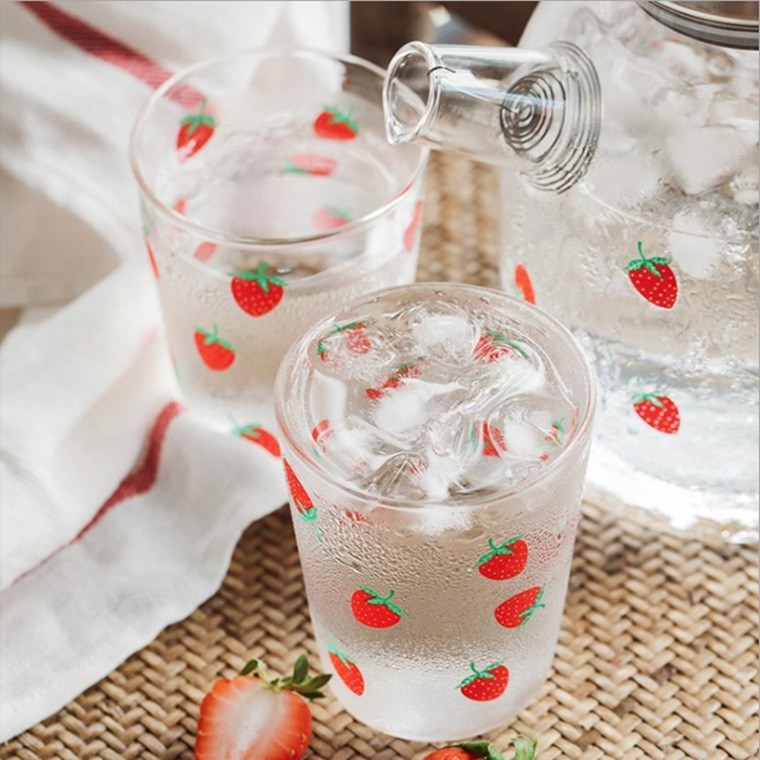 High temperature resistant glass cold kettle Large capacity strawberry printing high borosilicate glass teapot